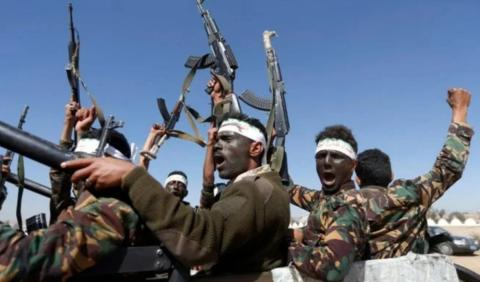Houthis Violate the armistice , bomb an area in Lahj Governorate South Yemen , Yemeni official says