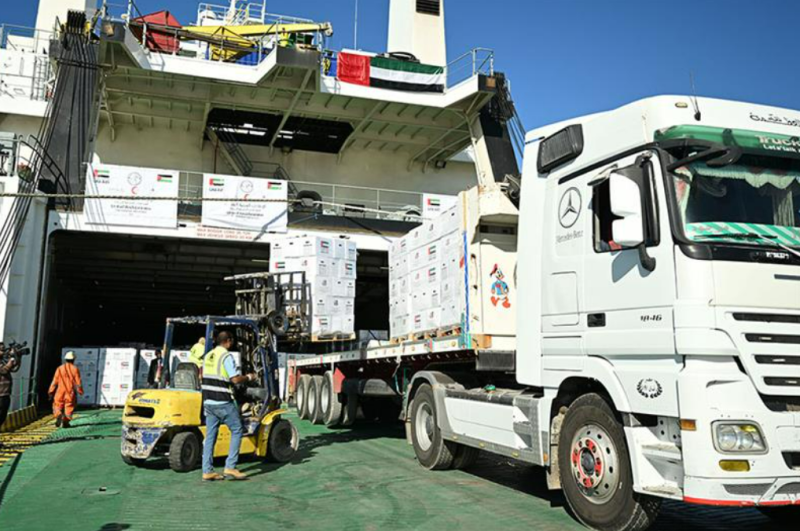 UAE ship arrives to Arish with thousands of tons in aid for Gaza