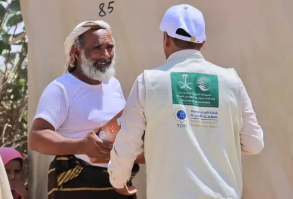 KSrelief distributes food aid in Lebanon and Yemen