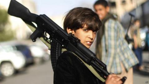 Yemen human rights center demands Houthi rebels to release abducted Yemeni journalists and political detainees