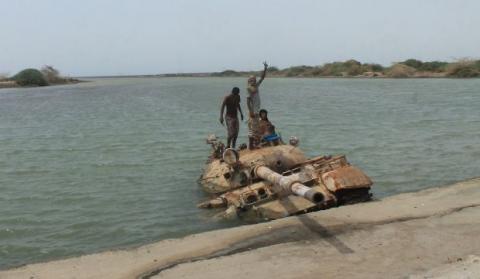  Air raid on Yemeni president's palace in Aden