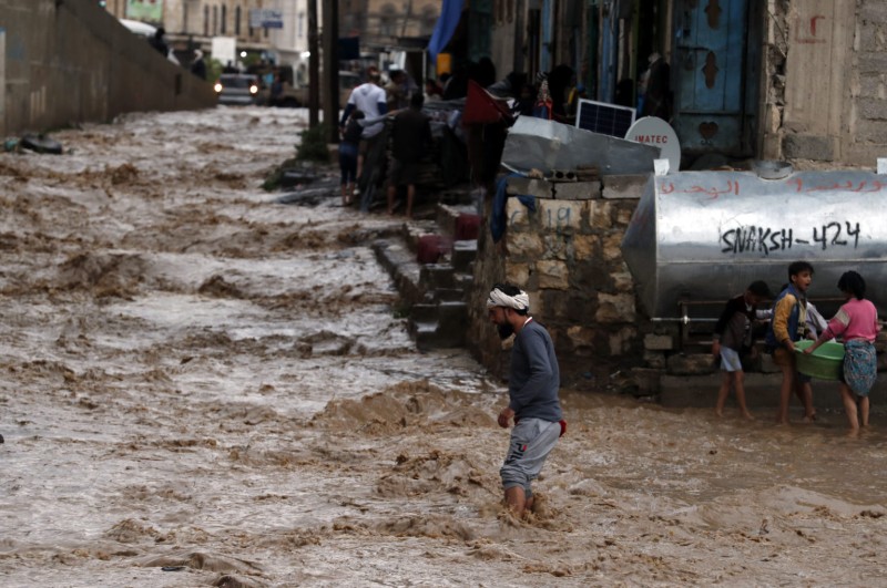 Lightning strikes, floods kill 3 in northern Yemen