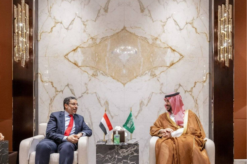 Khalid bin Salman, Bin Mubarak Discuss Developments in Yemen