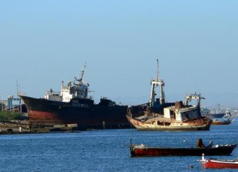Oil Spill from “Brake Water” Vessel Off Yemen’s Coast Sparks Environmental Alarm