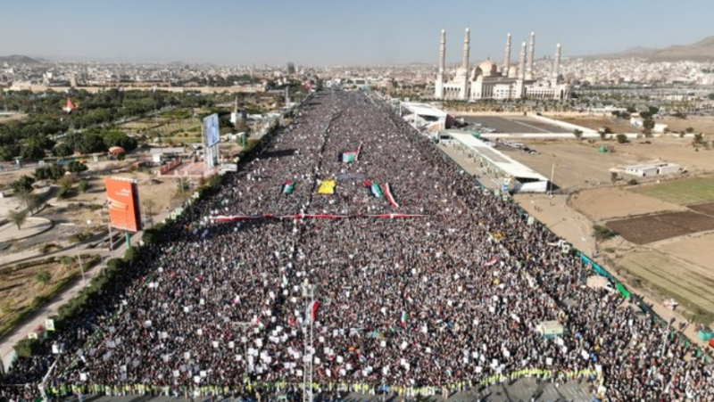 Yemen : Massive protests in Sana'a after US, UK airstrikes