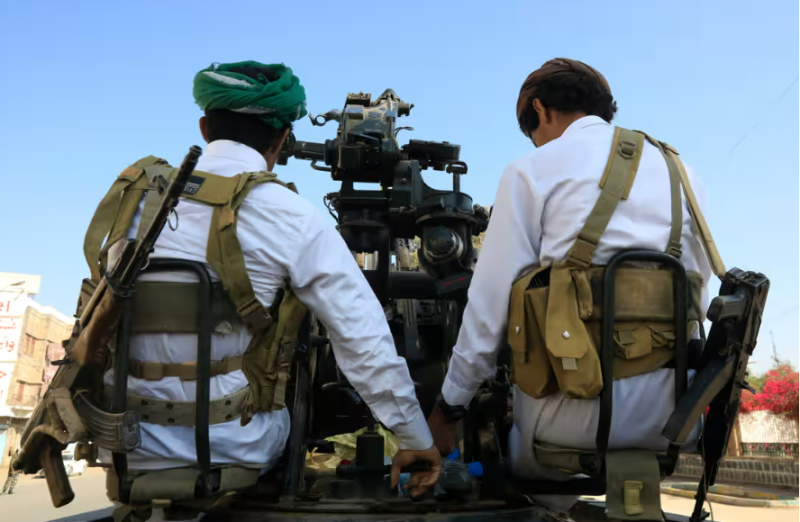 Yemen : UK-registered cargo ship comes 'under attack' in red sea